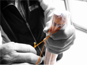 尺八の保管方法　袋の口をゴムひもで止める　尺八修理工房幻海